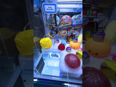 Intentando ganar squishies para mi hermano pequeño Ep 4 #shorts #clawmachine #squishy #needoh