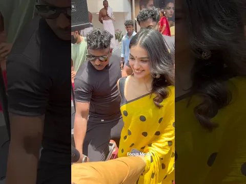 രാജാകിയ സുരക്ഷയിൽ നടന്നുവരുന്ന സാനിയ! 🥰 saniya iyyeppan walk