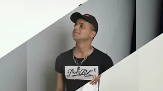 يا وردة مكانك مش هنا ابوالشوق انت مكانك في قلوبنا دندنها