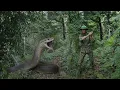 Download Lagu The policeman left the city and lived in isolation in the rainforest, hunting and gathering.