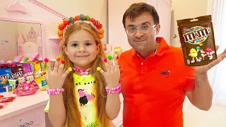 Download Diana and Dad Pretend Play Candy salon MP3