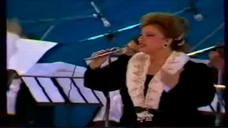 نجاح سلام يا عظيمة يا مصر دندنها