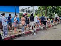 Download Lagu Line Stretches Down the Street for his 60 cent Pizza - Uncle Bakes Fresh Pizza in his Food Cart