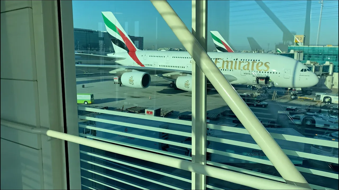 EMIRATES Economy Class Mumbai - Dubai / Dubai - Mumbai Flight Experience