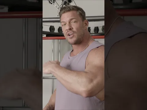 Alan Ritchson's idea of an INTENSE workout #reacher