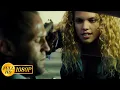 Download Lagu A girl and her friends wanted to steal Jason Statham's Audi / The Transporter 2 (2005)