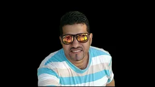 مع السلامة للى عاوز يمشى      نجم الأغنية الشعبية محمد الأسمر والمعلم الأبيض دندنها