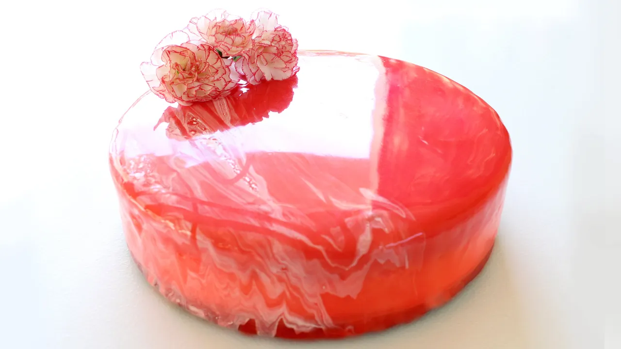 Geburtstagstorte mit Krone / Fruchtige Buttercreme Torte / Sally Welt. 