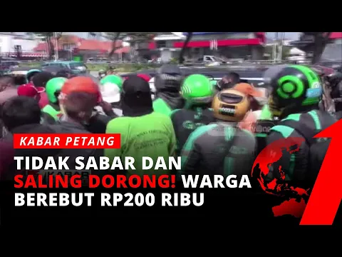Saling Berdesakan, Pengemudi Ojek Berebut Pembagian Sedekah di Kawasan Senen