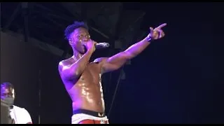 full video feruzi akumbushia enzi zake ni hatari avua shati wasafi tumewasaha mashabiki wapagawa