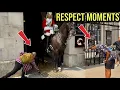 Download Lagu Very RESPECTFUL Tourist BOWS to The King’s Guard and Horse