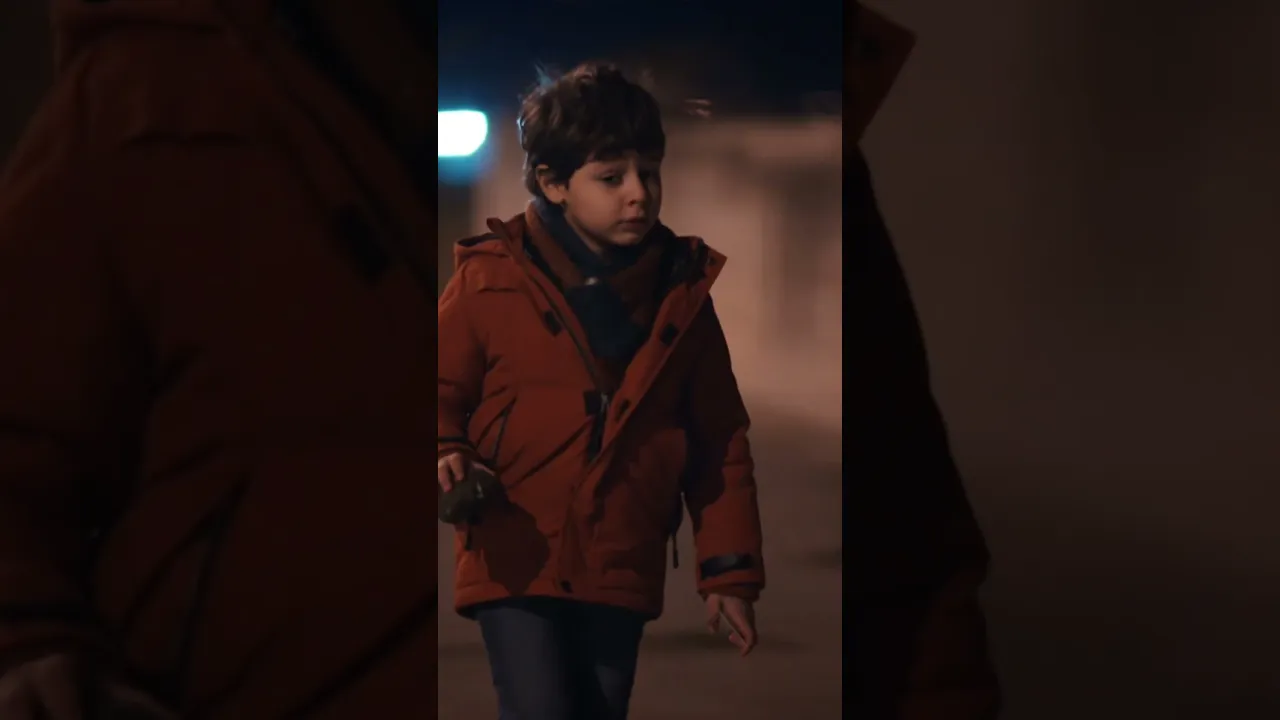 ولد صغير طالع بنص الليل وصوات الكلاب حواليه - البحر الأسود - Sen Anlat Karadeniz #shorts poster