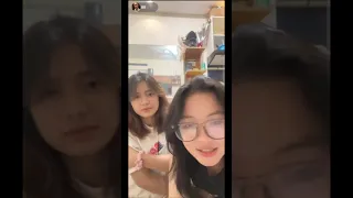 abg lesbong tukaran ludah dibelakang kamera saat live