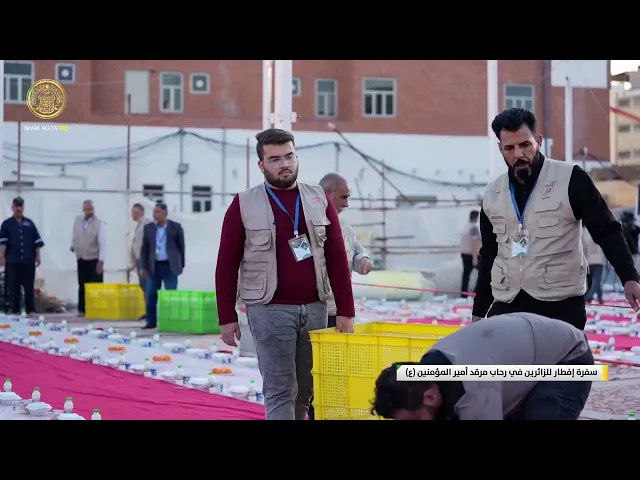 ⁣سفرة إفطار للزائرين في رحاب مرقد أمير المؤمنين (عليه السلام)