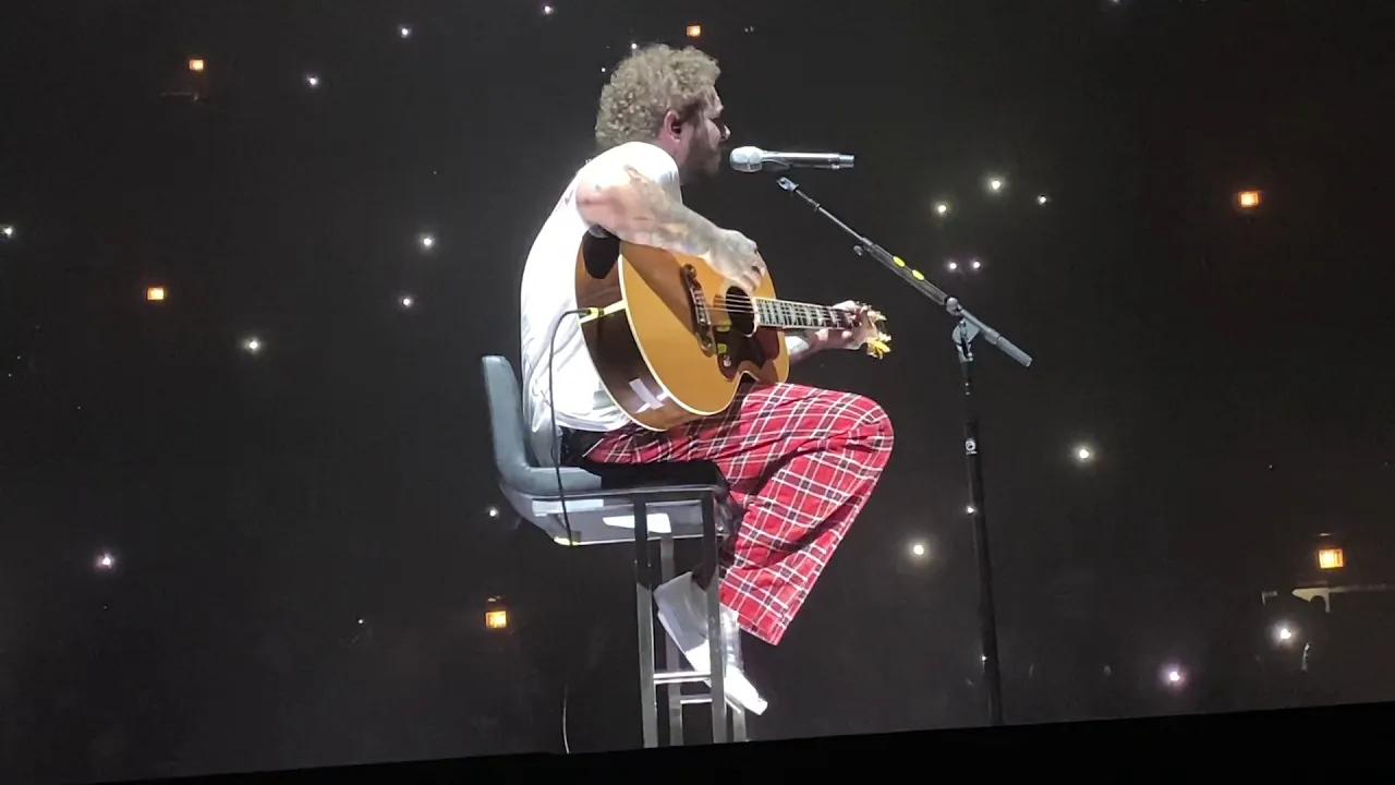 Post Malone - Stay (Acoustic) (Runaway Tour Chicago)