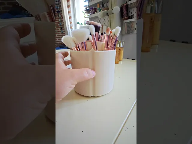 Makeup Brush (spinning) Organizer video thumbnail