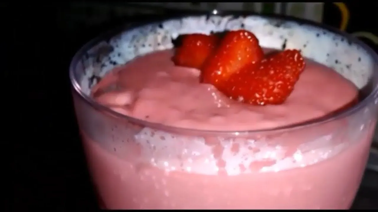 MOUSSE DE MORANGO COM FRUTA DE VERDADE - RECEITAS QUE AMO. 