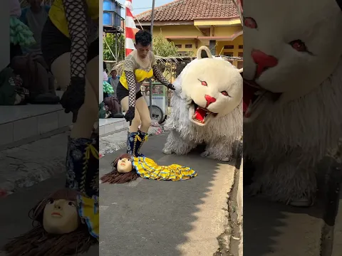 Rika memakai kostum badut cantik ditemani can macanan