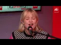 Angèle interprète "Bruxelles je t'aime" en live dans #LeDriveRTL2 (22/10/21)