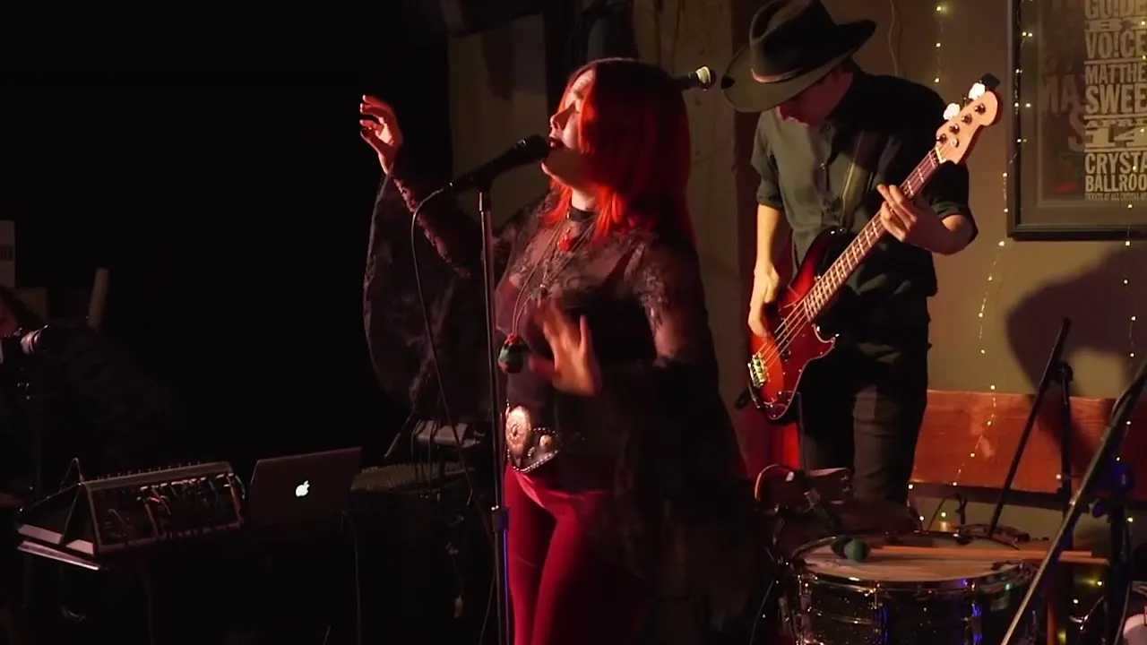 Glitterfox - "Buffalo" Glitterfox - "Buffalo"
