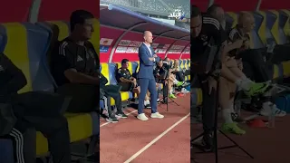 حديث جانبي بين ييس توروب وجهازه قبل مباراة الاهلي وايجل  حديث جانبي بين ييس توروب وجهازه قبل مباراة الاهلي وايجل