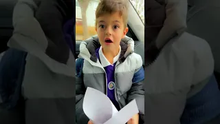 صنعت لخلودة طيارة بالورقة بس وفاجئتو بعد المدرسة فيها 