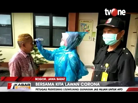 Tak Ada APD, Petugas Medis Puskesmas Leuwiliang Gunakan Jas Hujan | tvOne