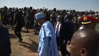 shocking see what katsina womens youths did to buhari as he visit his home town