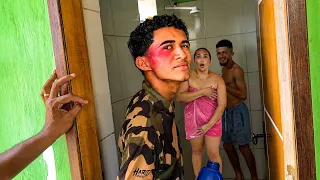 BRUTINHO PEGA A MÃE NO FL4GRA NO BANHElR0 E FICA EM CH0QUE! 😱