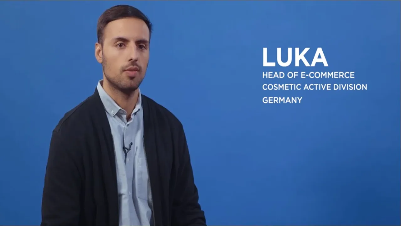 SPECIALIST reviews LOREAL REVITALIFT 1,5% HYALURONIC ACID SERUM: USA VS European Version, how to use