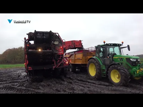 Aardappelen worden gewassen voor ze naar de fabriek gegaan, ze zien er goed uit ondanks het natte weer