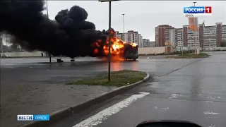 Сегодня утром в Омске на Левом берегу дотла сгорела маршрутка