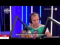 Download Lagu Julie heeft zes minuten lang de slappe lach 😂
