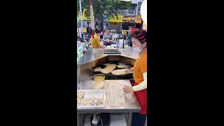 Delicious food live