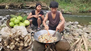 Survival skills: Pick guava fruit and Mushroom in forest, Mushroom tasty cooking for jungle food