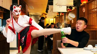 本想低调吃个饭，大哥竟拽着我开酒，这下直接怀疑人生了😢😂【猫猫小可爱】