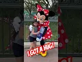 Download Lagu MINNIE MOUSE Gave me a Hug! #disneyworld #epcot #minniemouse #meetandgreet