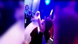 اخت تفاجئ اختها في فرحها بأغنية   اختي حبيبتي مصطفي امان   بصوتها تحفه دندنها