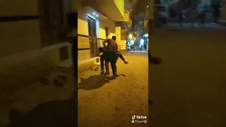 وصاحبتي صاحبي بيقول لي عركه اقول له مراحب 