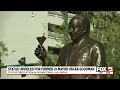 Statue unveiled to honor former Las Vegas Mayor Oscar Goodman