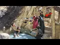 Download Lagu A fight in the mountains: The brutal attack of a wild grandmother on Hussein's family