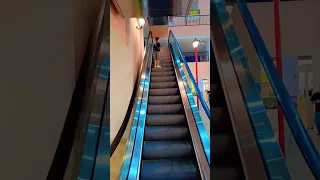 عبود جنن ماما على الدرج الكهربائي تالاوديالا Funny Like Shorts 