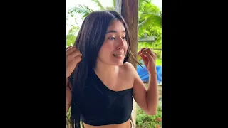 Sarita practica el agarre de las bolsas