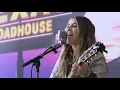 Lainey Wilson - Things A Man Oughta Know (Acoustic)