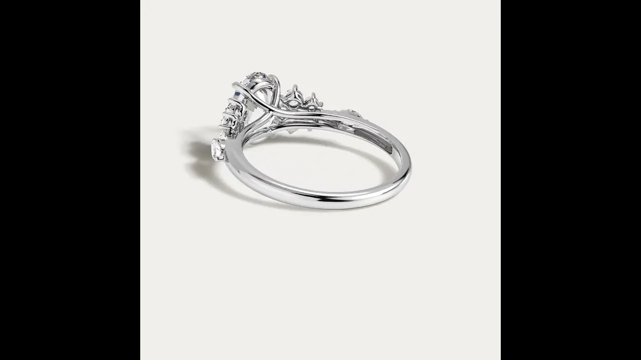 Ilaria丨Oval Cut Lab Diamond Floral Leaf Ring