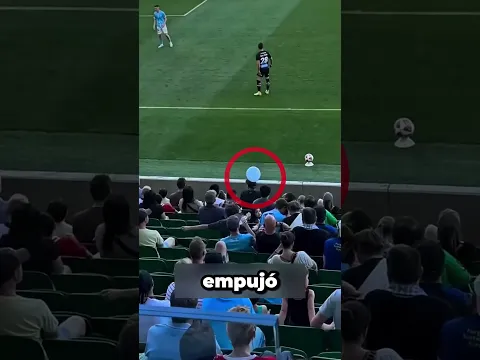 ¡El portero confundió el globo con el balón! 😂⚽ #futbol #humor #fail