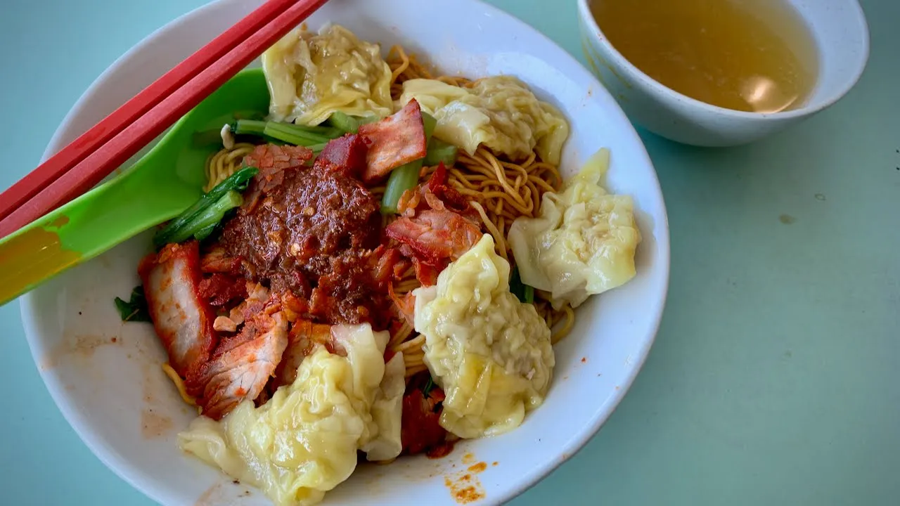 One of the best WANTON MEE in the east of Singapore? (Singapore street food)