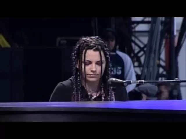 Download MP3 Evanescence - Bring Me To Life (Live @ Rock Am Ring 2004)