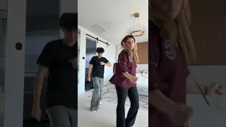 رقصة اصالة مالح مع اخوها 