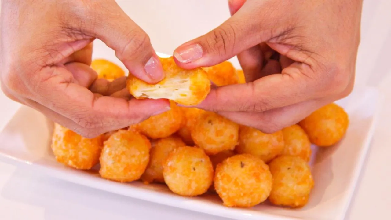 PÃO DE QUEIJO COM 3 INGREDIENTES É POSSÍVEL E FICA DELICIOSO